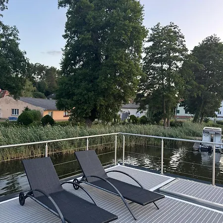 Botel Hausboot Roxy Woma D13 *